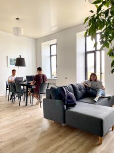 coworking, coliving, coworkers